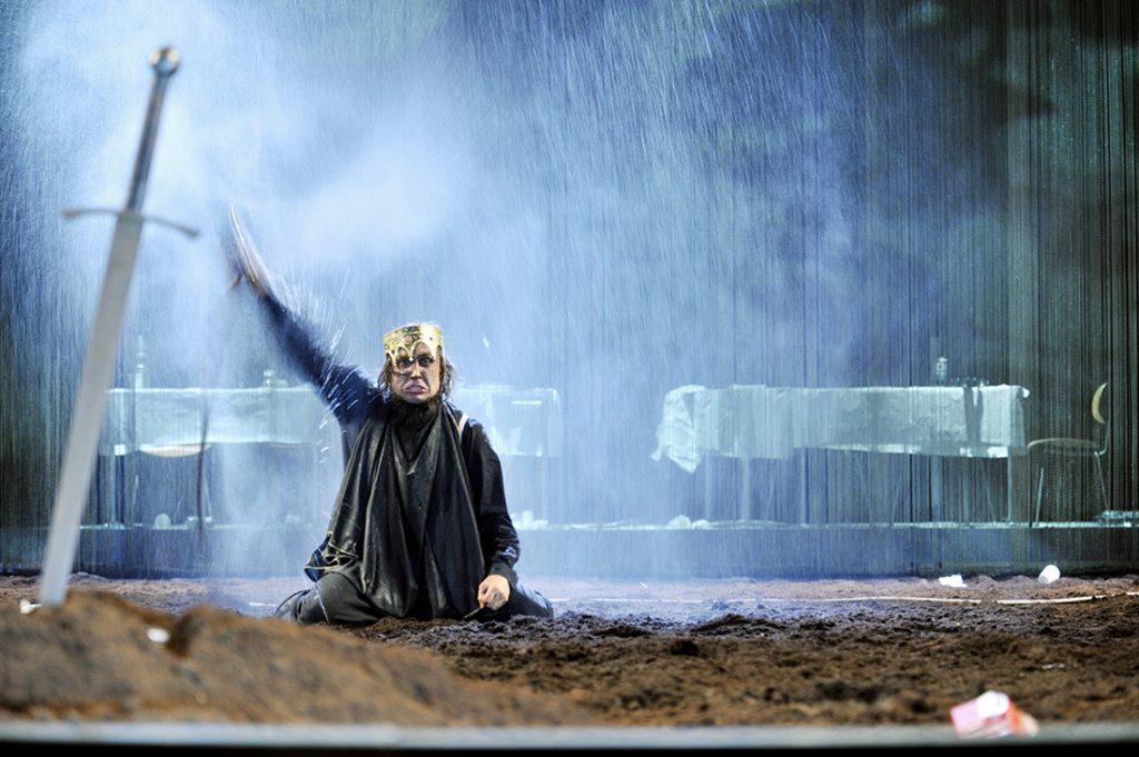 'Hamlet', de Shakespeare i direcció de Thomas Ostermeier, no es mou de la Schaubühne des del 2008. Foto: Arno Declair