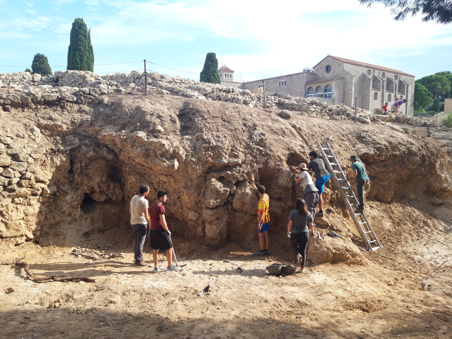 Les excavacions del 73è Curs d'Arqueologia d'Empúries posen al descobert la façana portuària de la ciutat grega