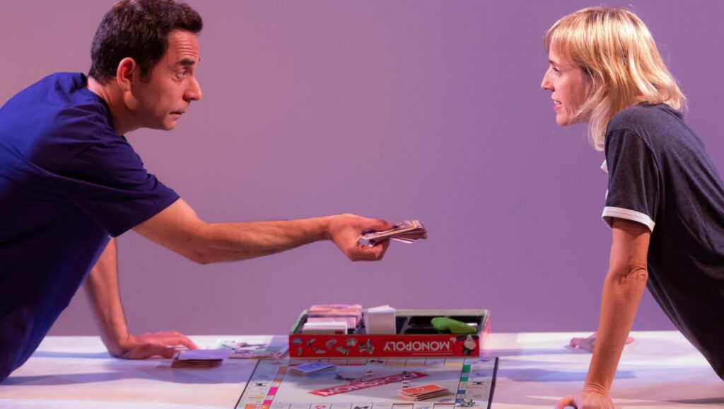 Eduard Buch i Sara Espígul protagonitzen 'Monopoli', de Mar Monegal, a la Sala Atrium. Foto: MW Fotografia
