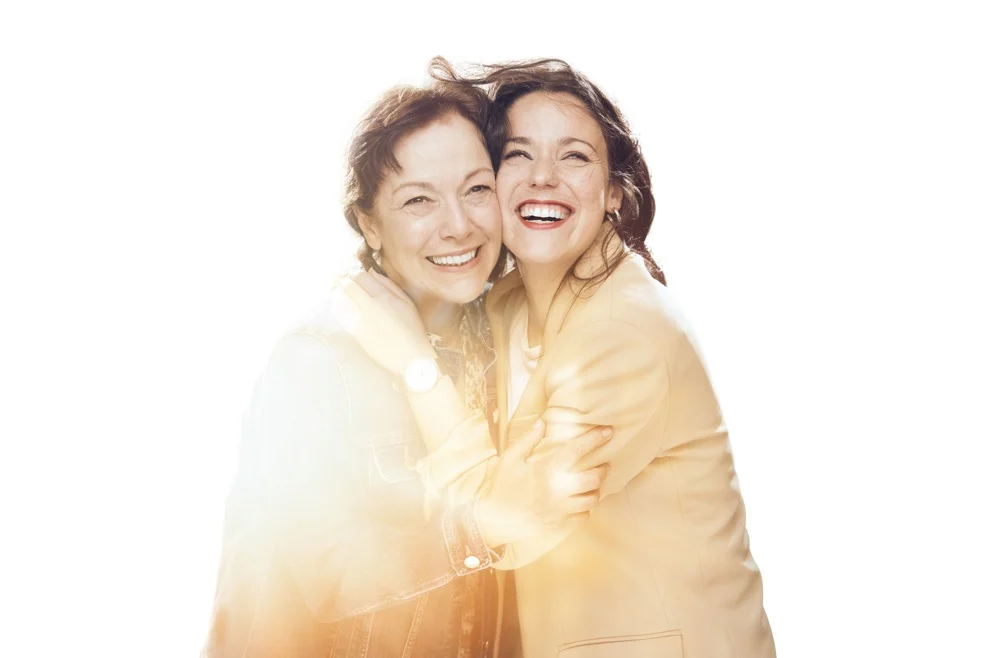Lluïsa Castell i Georgina Latre protagonitzen 'Tocar mare', coproducció de Velvet, Sala Beckett i Temporada Alta. Foto: David Ruano